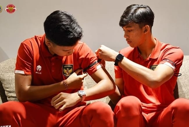 Timnas Indonesia U-20 Kenakan Pita Hitam
