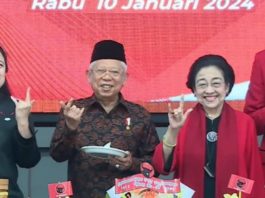 Pose Salam Metal