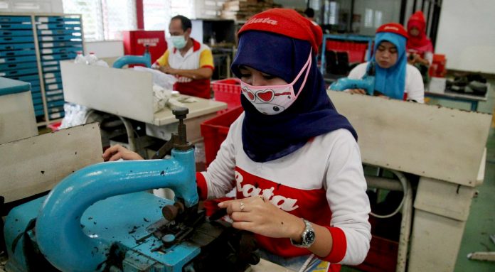 Ironi Industri Sepatu: Ekspansi dan Investasi Naik, PHK Massal Terus Terjadi