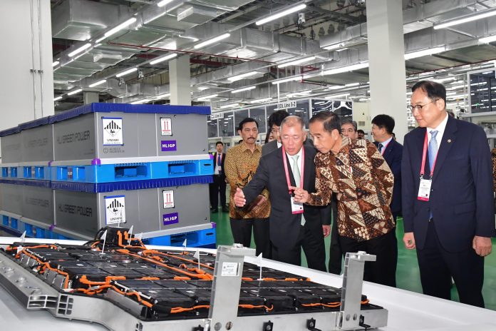 Masuki Era Baru Kendaraan Listrik, Jokowi Resmikan Pabrik Baterai Terbesar di Asia Tenggara