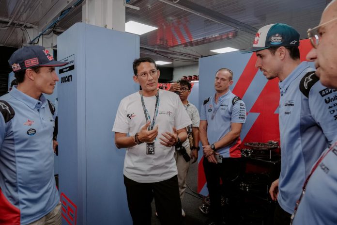 Sandiaga Uno Pantau MotoGP Mandalika, Marquez Sampaikan Salam untuk Fans Indonesia Sandiaga Uno Pantau MotoGP Mandalika, Marquez Sampaikan Salam untuk Fans Indonesia
