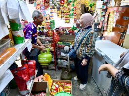 Pantau Ketersediaan Elpiji, Dirut Pertamina Tinjau Toko Kelontong di Surakarta