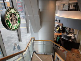 Starbucks Berbenah, PHK Ribuan Karyawan untuk Perbaiki Bisnis
