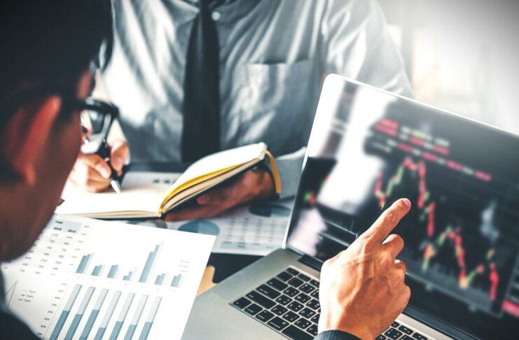 Penasaran Apa Itu Saham Blue Chip? Yuk, Kenali Ciri dan Keuntungannya