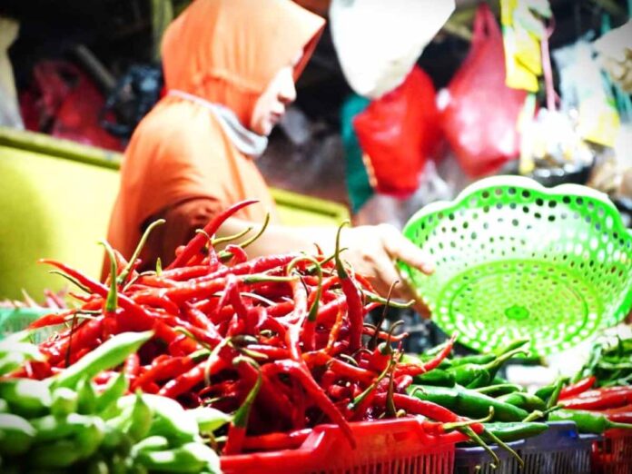 Harga Ayam dan Cabai Turun, Inflasi Pangan Ikut Terkoreksi